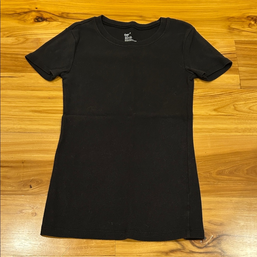 GAP Black Short Sleeve Tee